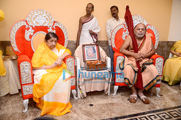 lata mangeshkar receives swara mauli puraskar 5