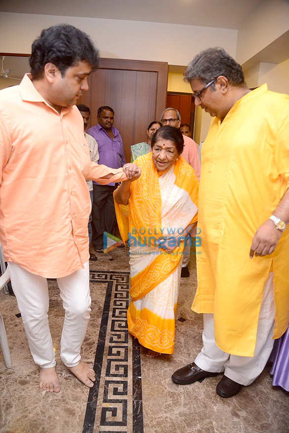 lata mangeshkar receives swara mauli puraskar 6