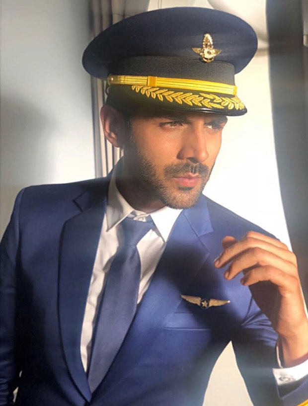 PHOTO ALERT: Kartik Aaryan dons a pilot look which has left everyone curious 