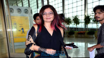 Pooja Bhatt and Khushi Kapoor snapped at the airport