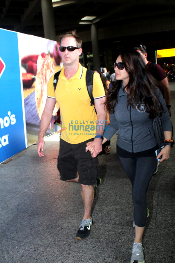 preity zinta and gene goodenough snapped at the airport 4