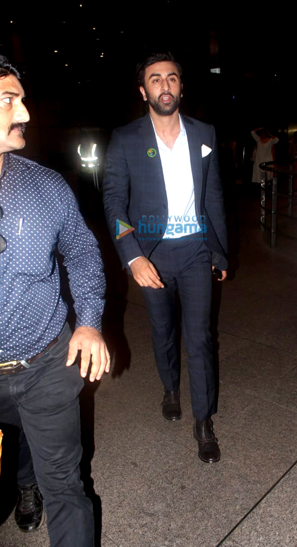 ranbir kapoor shahid kapoor karan johar snapped at the airport 4