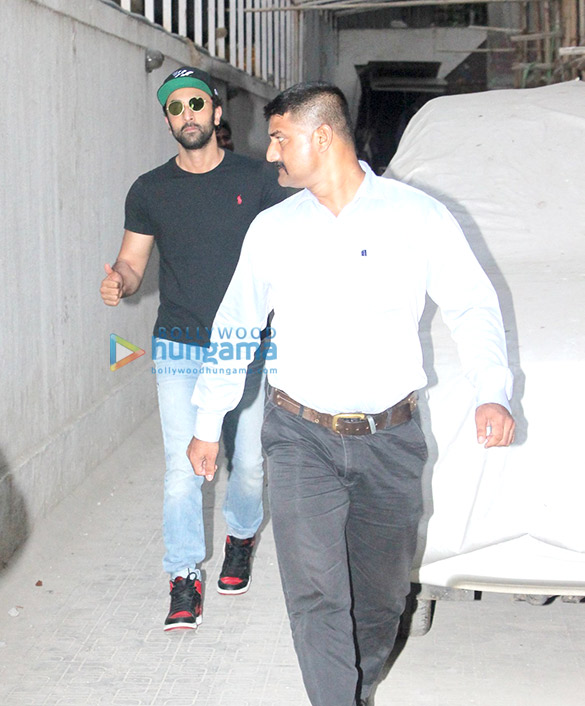ranbir kapoor snapped at the old office of dharma productions 1