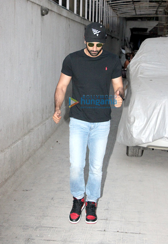 ranbir kapoor snapped at the old office of dharma productions 6