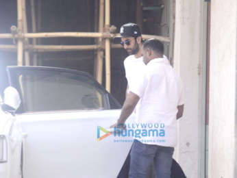 Ranbir Kapoor spotted at a clinic in Bandra