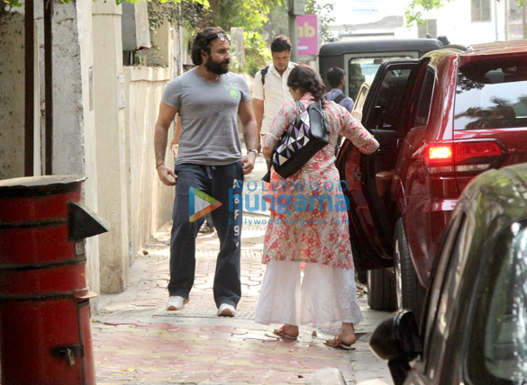 saif ali khan and sara ali khan snapped at abhishek kapoors office in khar 4