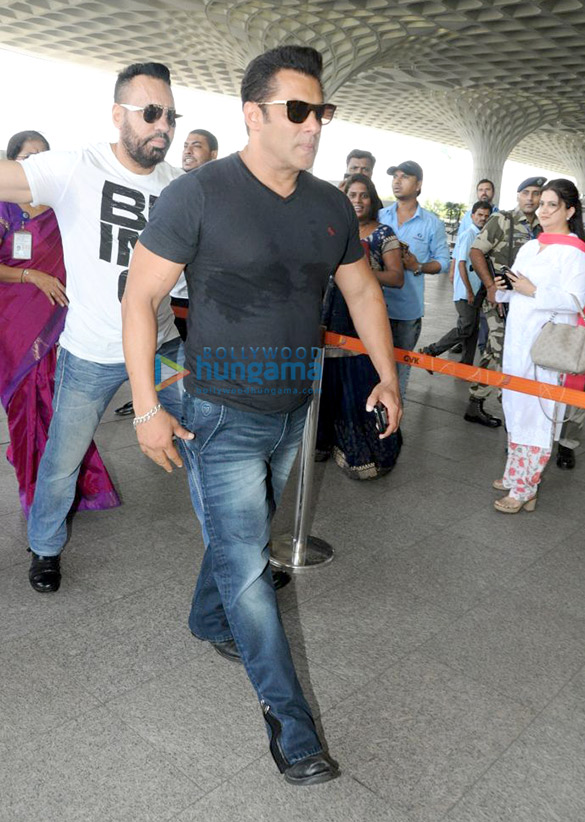 salman khan aishwarya rai bachchan jacqueline fernandez and others snapped at the airport 005 5