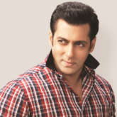 Salman Khan hand paints his jacket for Race 3’s ‘Heeriye’ song
