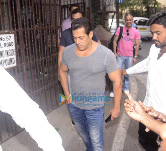 salman khan snapped outside a recording studio in bandra 1