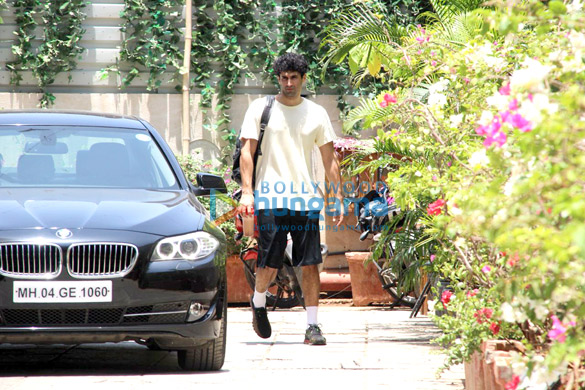 shahid kapoor rhea chakraborty and others spotted at gym 1