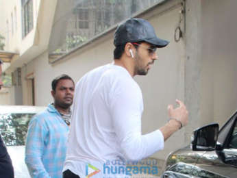 Sidharth Malhotra snapped in Khar