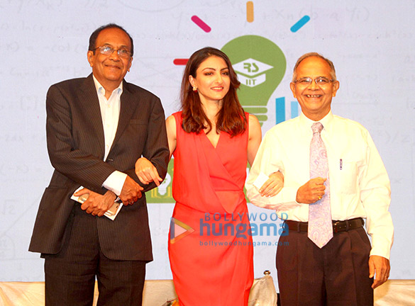 soha ali khan attends the educational campaign jee se jeet tak 2