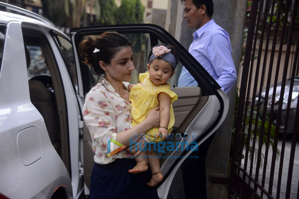 soha ali khan snapped with her daughter inaya in bandra 3
