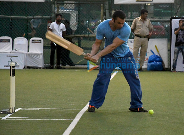 sohail khan arbaaz khan and others grace the finals of the box bowl out xeries 7