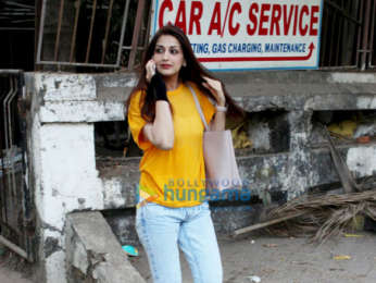 Sonali Bendre spotted at Kromakay salon in Juhu
