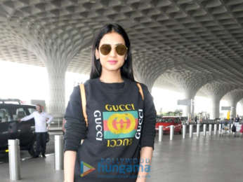 Sonam Kapoor Ahuja, Karisma Kapoor and others snapped at the airport