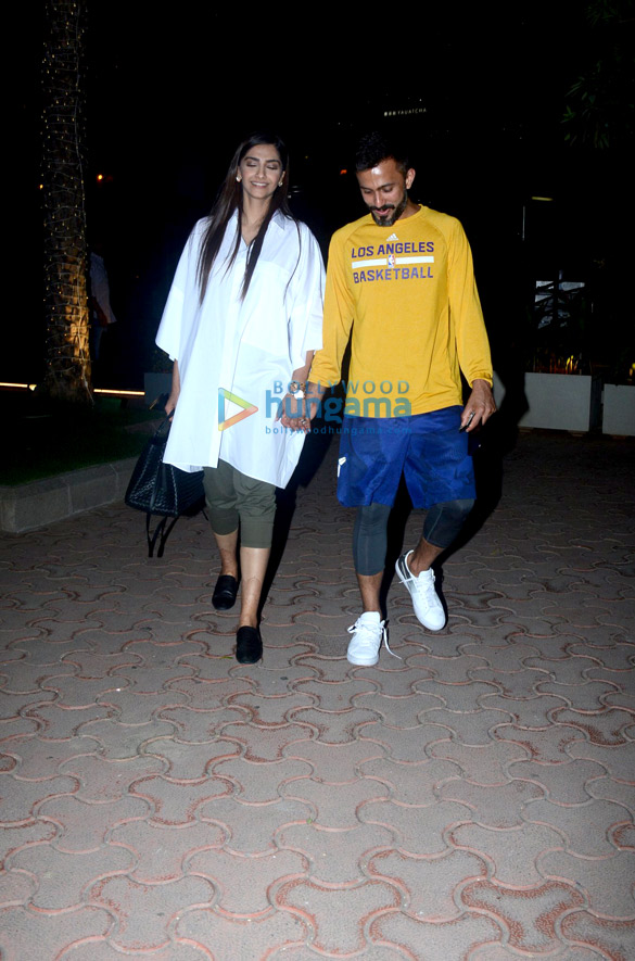 Sonam Kapoor Ahuja and Anand Ahuja spotted post dinner in Bandra Sonam Kapoor Ahuja and Anand Ahuja spotted post dinner in Bandra