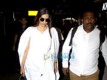 Sonam Kapoor Ahuja, Karisma Kapoor snapped at the airport
