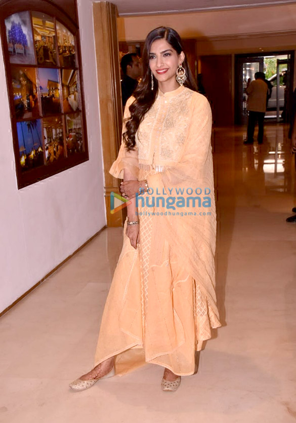 sonam kapoor swara bhaskar promote veere di wedding at sun n sand in juhu 1