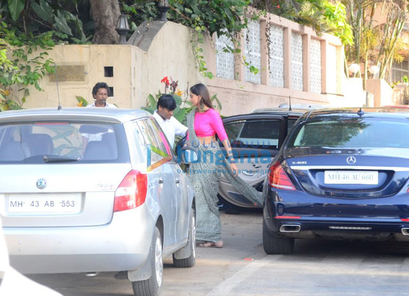 sonam kapoor and anand ahuja spotted loooking for a new house in bandra 1
