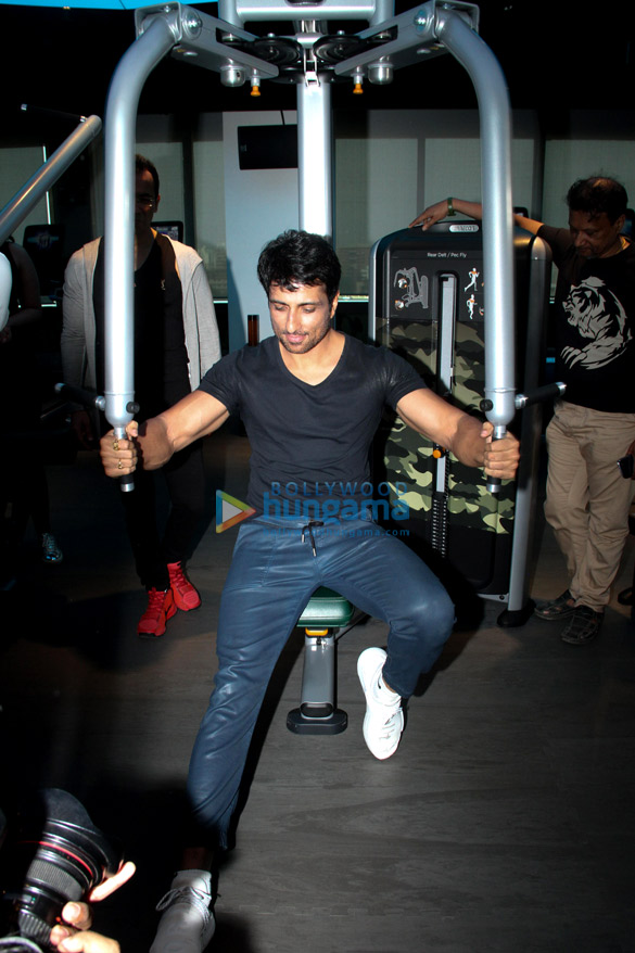 sonu sood snapped at fitness bash in kris gethins gym 5