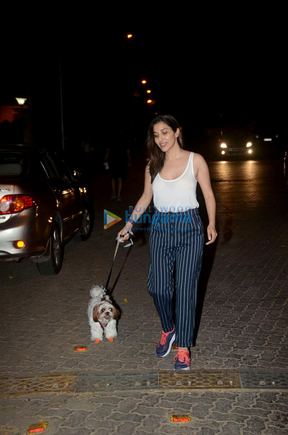 sophie chaudhary snapped at pali hill in bandra 3
