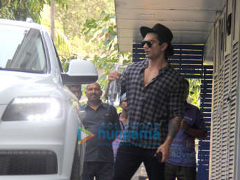 Taimur Ali Khan, Twinkle Khanna and Karan Singh Grover spotted at Bandra