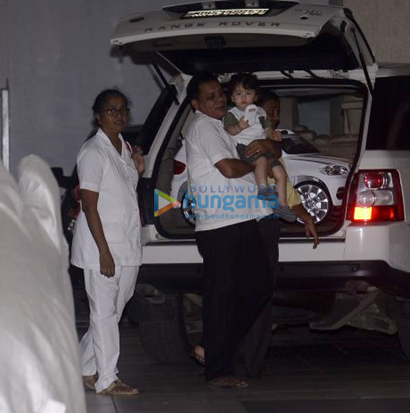taimur ali khan and inaaya spotted at their grandmothers house in bandra 6