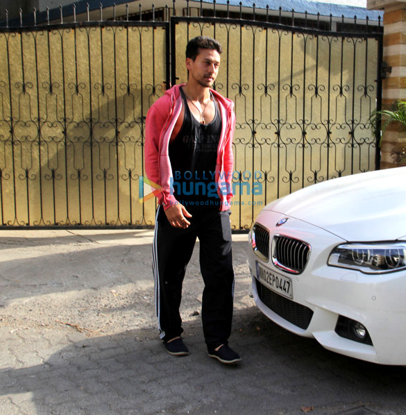 tiger shroff snapped in mumbai 2