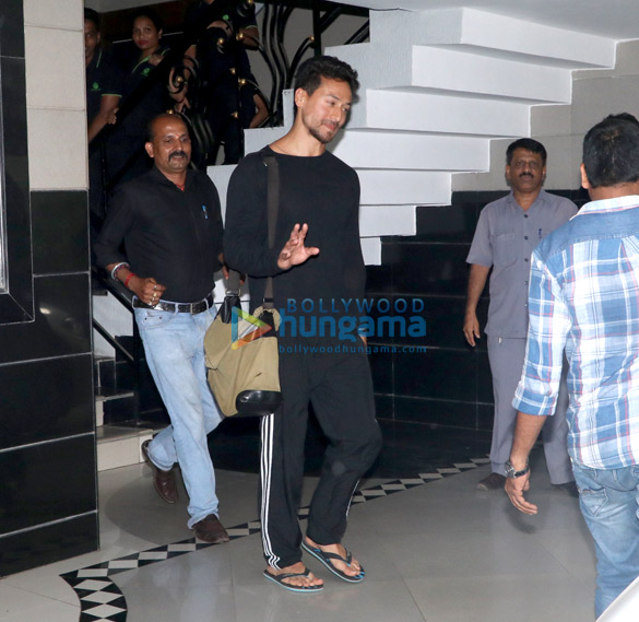 tiger shroff snapped outside a clinic in bandra 6