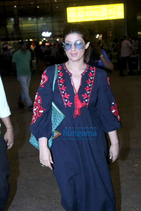 twinkle khanna prachi desai and ayushmann khurrana snapped at the airport 1