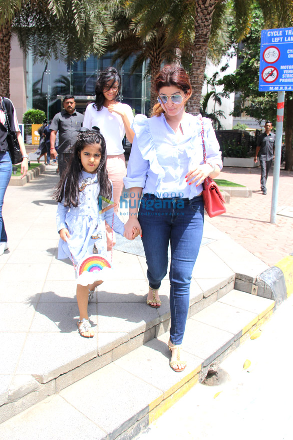 twinkle khanna snapped with her daughter and friends at yauatcha in bkc 5