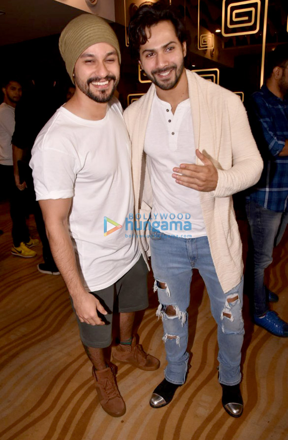varun dhawan hosts a special screening of deadpool 2 6