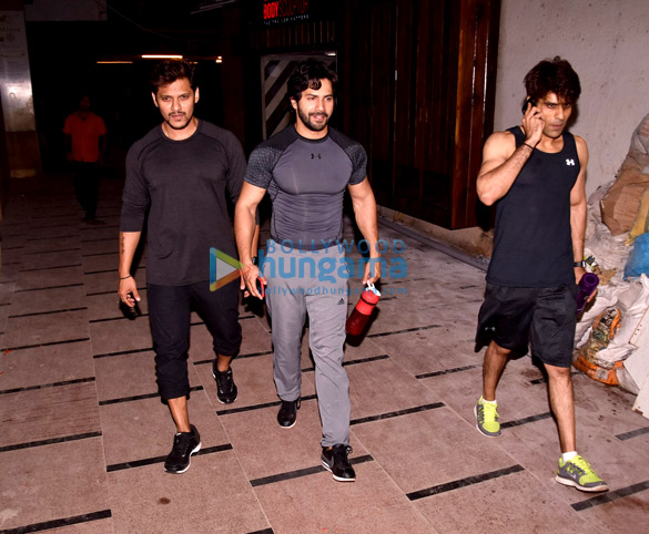varun dhawan snapped post his gym session 1 2