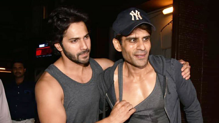 WATCH: Varun Dhawan’s Sweet Gesture for his Fan WATCH: Varun Dhawan’s Sweet Gesture for his Fan