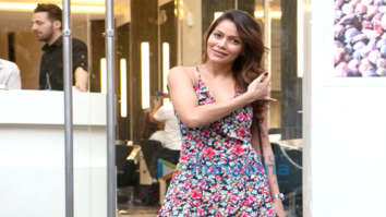 Waluscha De Sousa snapped outside a salon