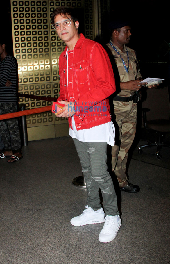 aamir khan karan johar david dhawan and others snapped at the airport4 1
