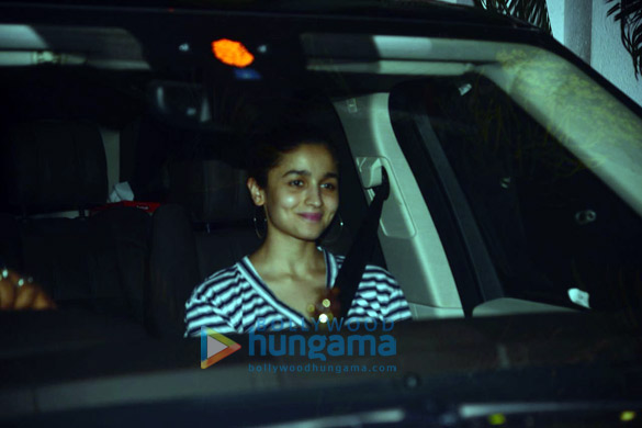 alia bhatt snapped at karan johars house 5