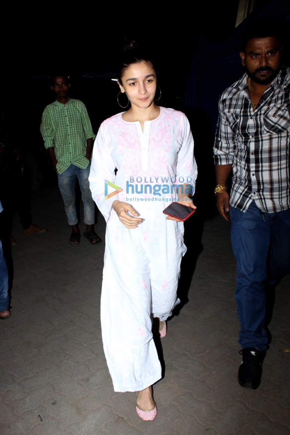 Alia Bhatt snapped at Mehboob Studio shooting for Brahmastra Alia Bhatt snapped at Mehboob Studio shooting for Brahmastra