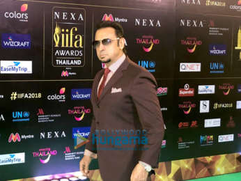 Kriti Sanon, Shraddha Kapoor, Anil Kapoor, Varun Dhawan and others snapped at the green carpet of IIFA Rocks 2018