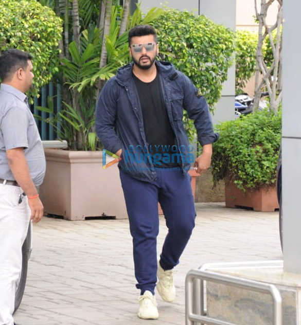 arjun kapoor arrives back after a brand shoot 1