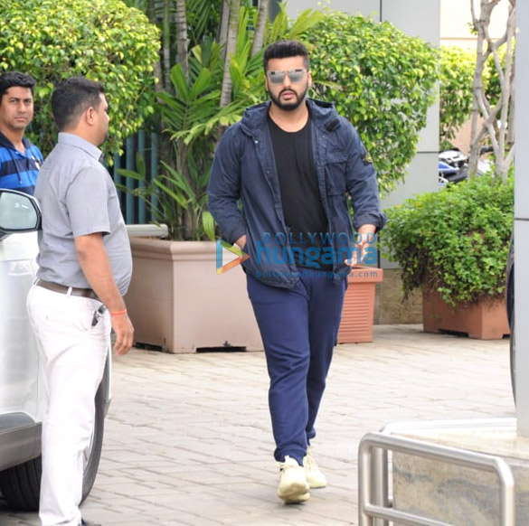 arjun kapoor arrives back after a brand shoot 4