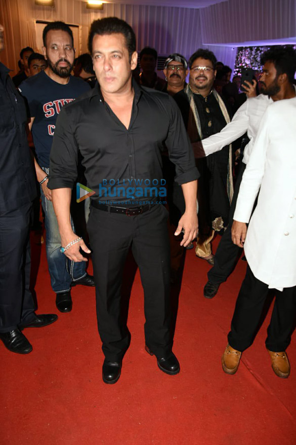 celebs grace baba siddiques iftar party3 1
