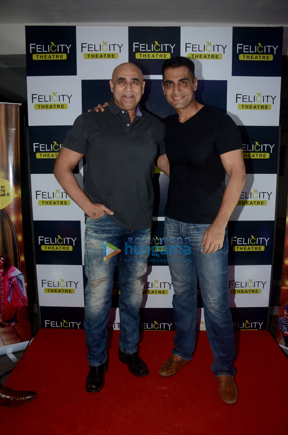 celebs grace the premiere of the play wrong number in mumbai 7