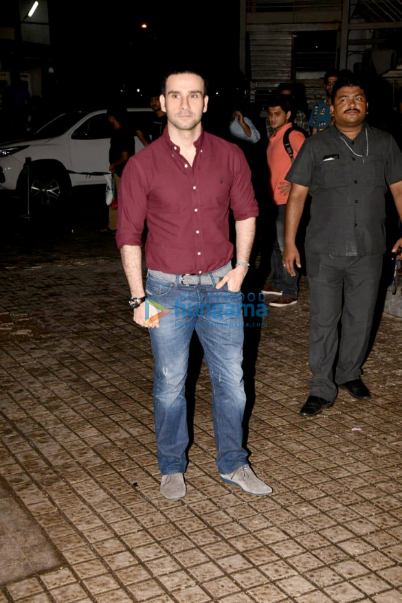 celebs grace the special screening of race 3 1 12