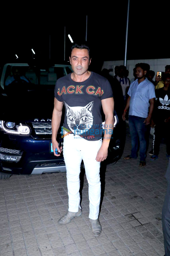 celebs grace the special screening of race 3 1