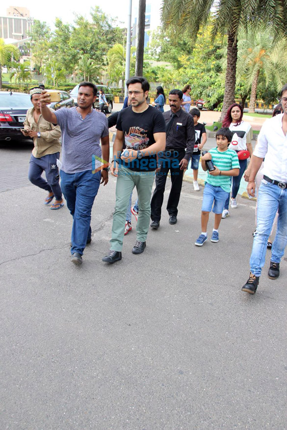 emraan hashmi spotted at bkc with family 1