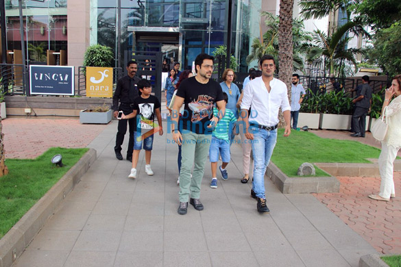 emraan hashmi spotted at bkc with family 3