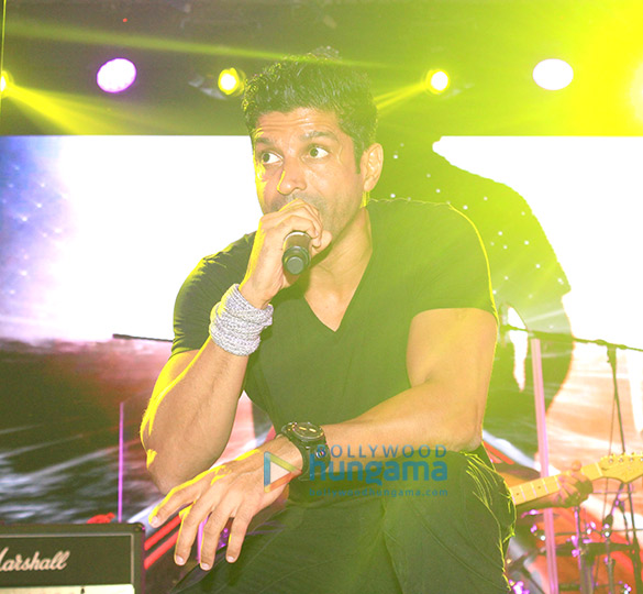 farhan akhtar snapped during the live concert love for life begans with music 3
