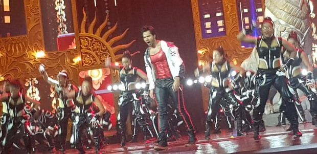 IIFA 2018: Varun Dhawan's electrifying performance on ‘Tamma Tamma Again’ is the highlight of the grand night; Kartik Aaryan makes his debut IIFA 2018: Varun Dhawan's electrifying performance on ‘Tamma Tamma Again’ is the highlight of the grand night; Kartik Aaryan makes his debut